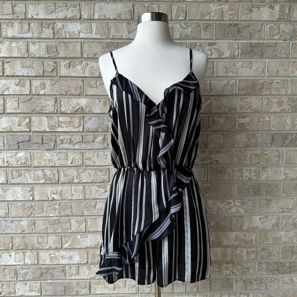 BCBGeneration Striped Romper Size S 🌸 - Picture 16 of 16
